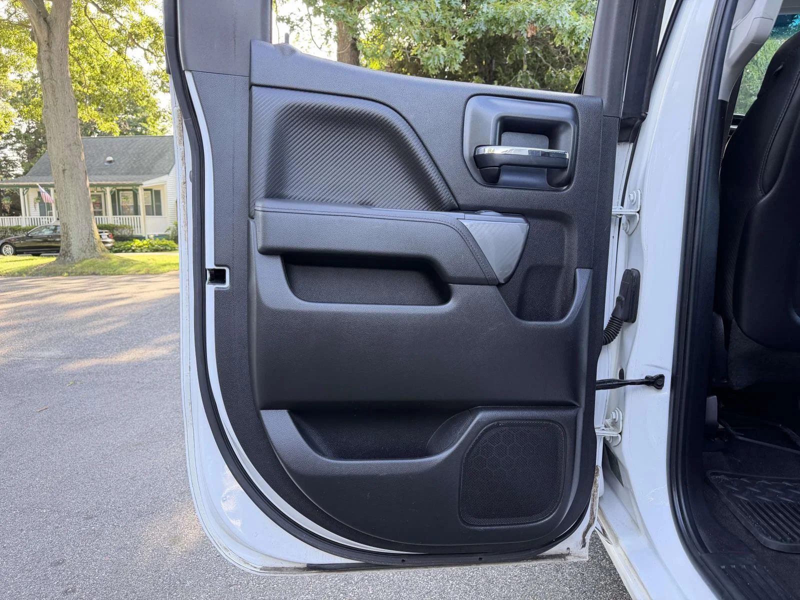 Used 2014 White GMC SLT image 25