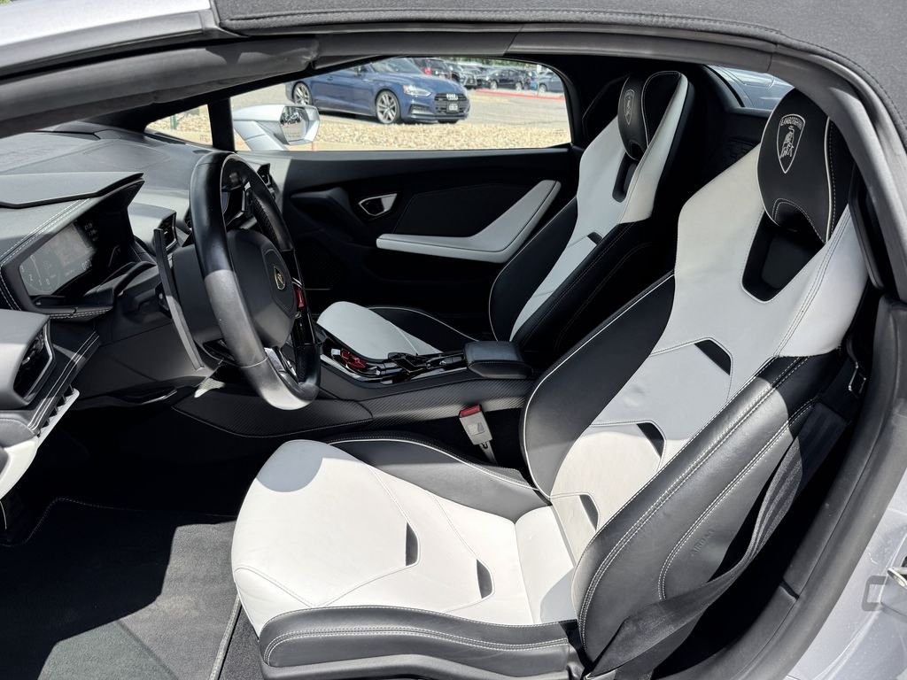 Used 2018 Silver Lamborghini LP580-2S image 15
