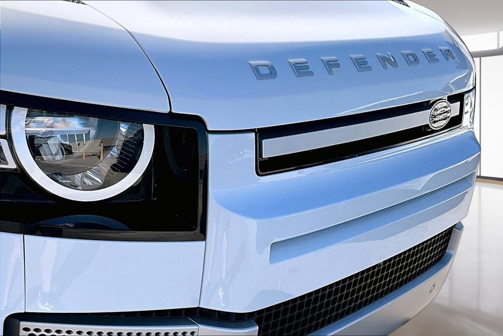 Certified Used 2023 Fuji White Land Rover S image 31