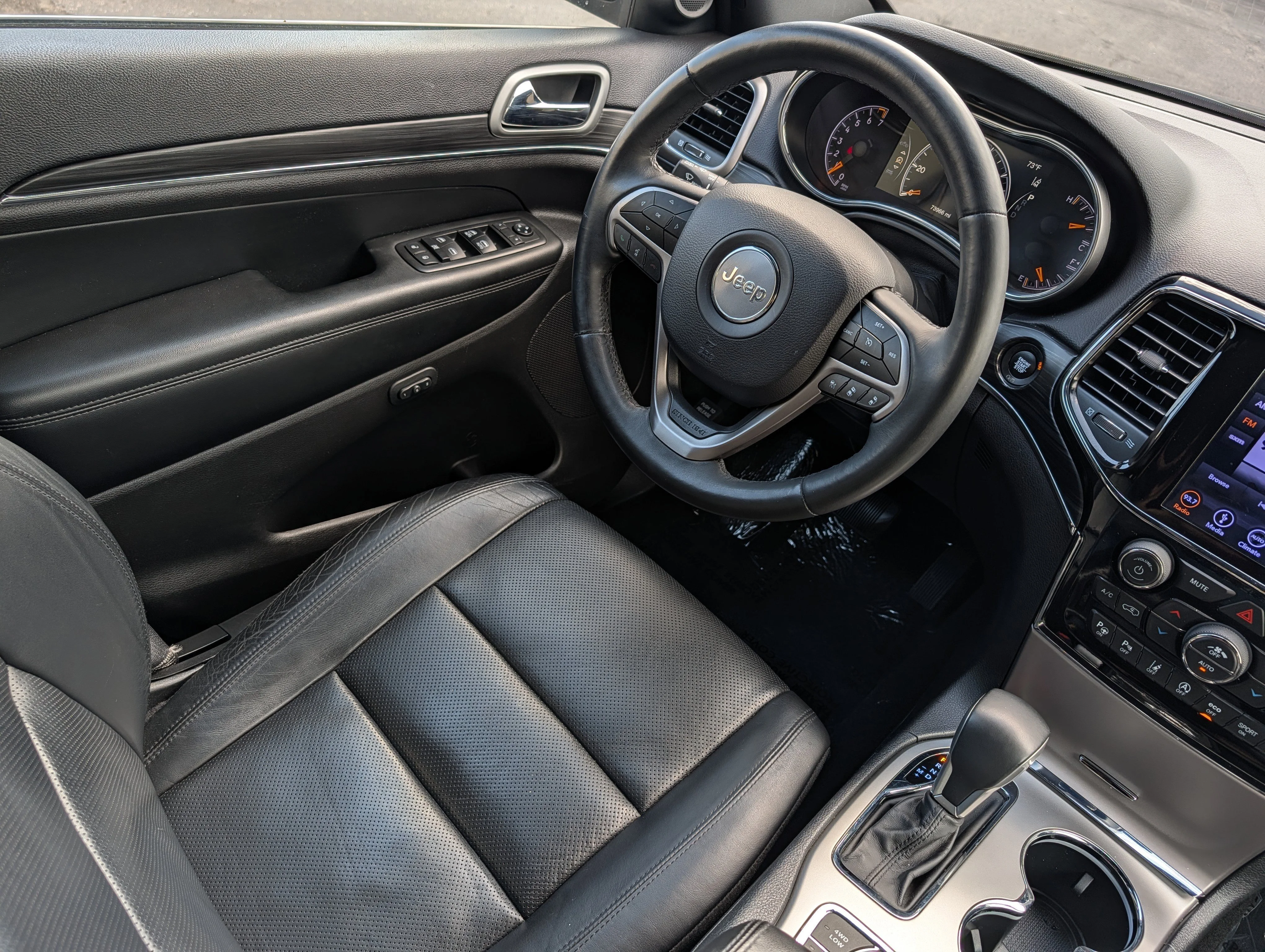 Used 2019 Diamond Black Crystal Pearlcoat Jeep Limited image 12