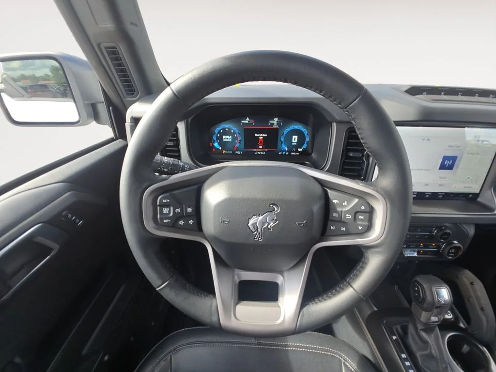 Used 2025 White Ford Badlands image 12