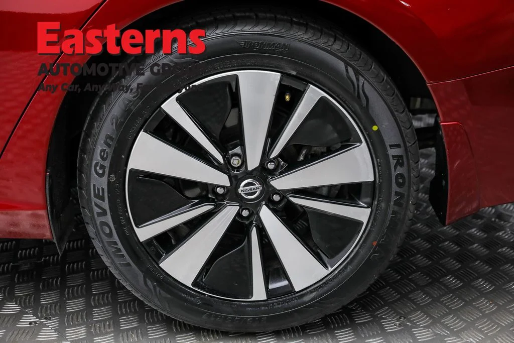 Used 2021 Red Nissan 2.5 SV image 8