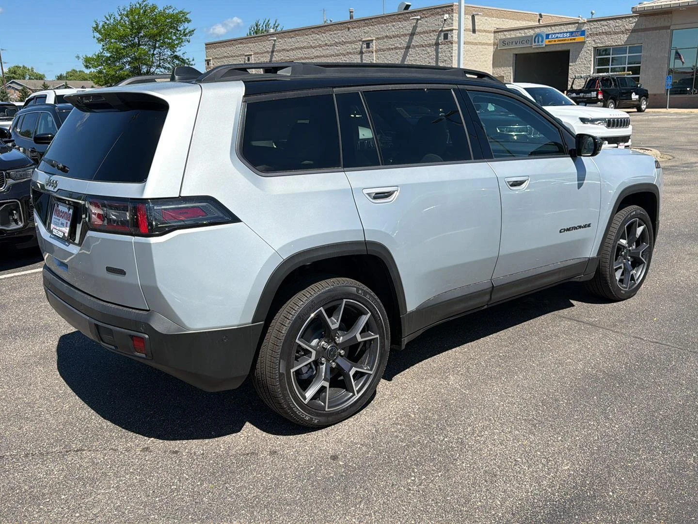 New 2026 Silver Zynith Clear-Coat Exterior Paint Jeep Overland image 7
