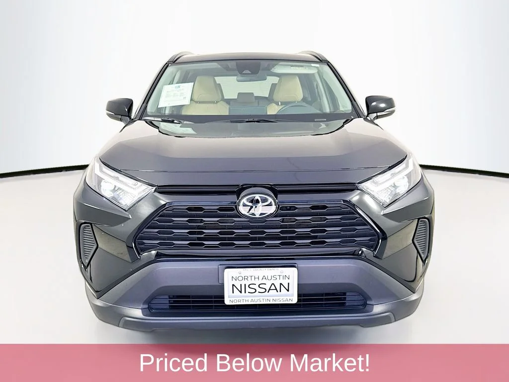Used 2025  Toyota XLE image 2