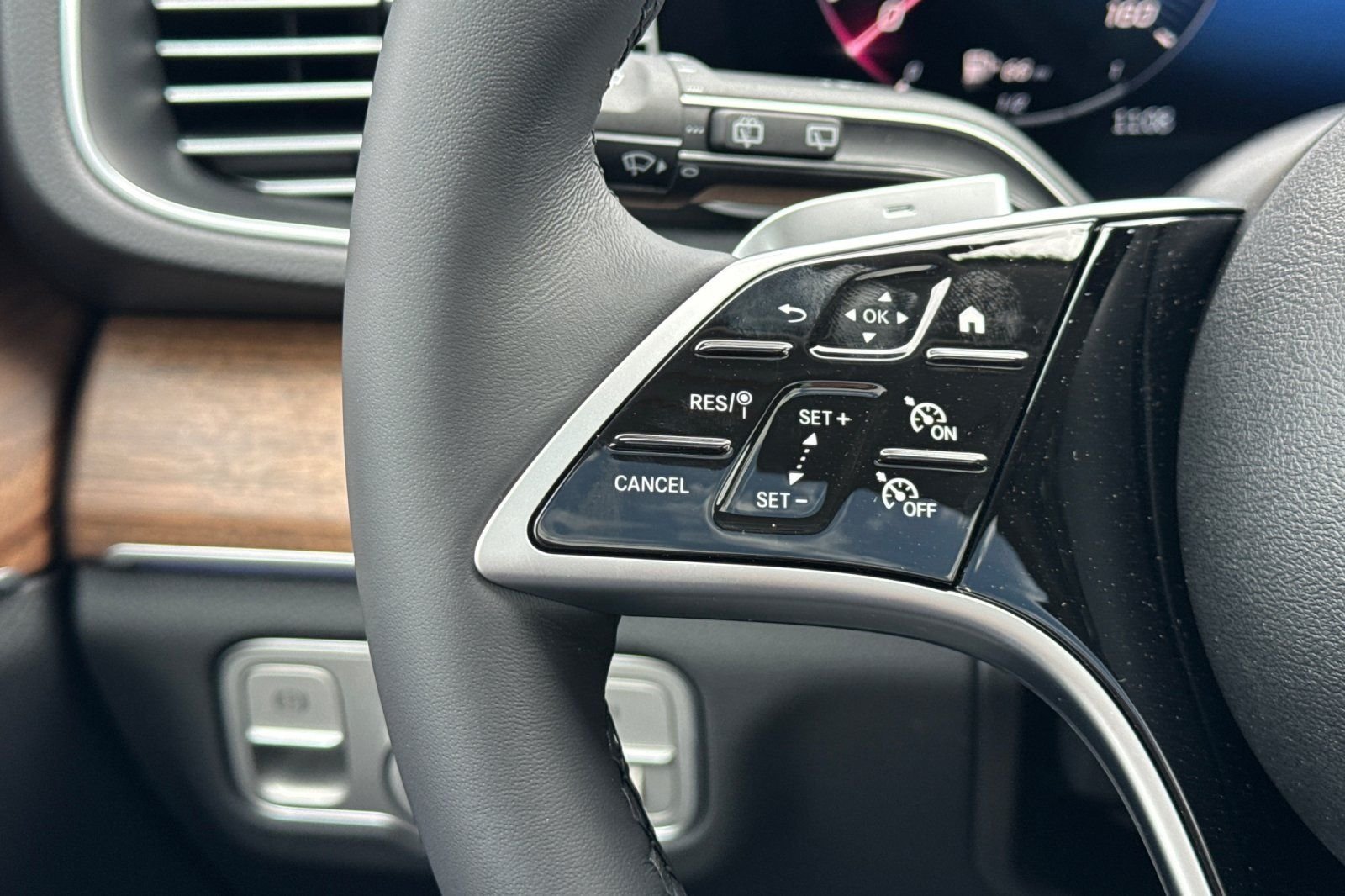 New 2026 Selenite Grey Metallic Mercedes-Benz GLE 350 image 30