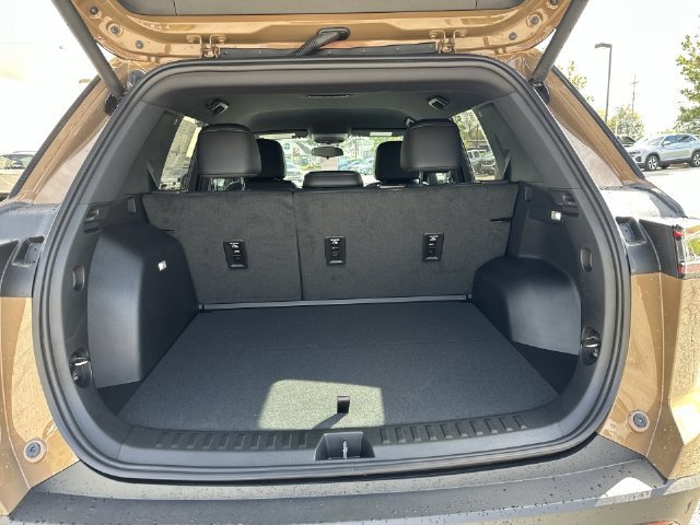 2027 Chevrolet Equinox LT - Photo 25
