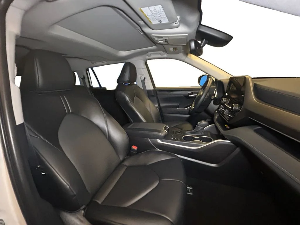 Used 2026 Pearl Toyota XLE image 15