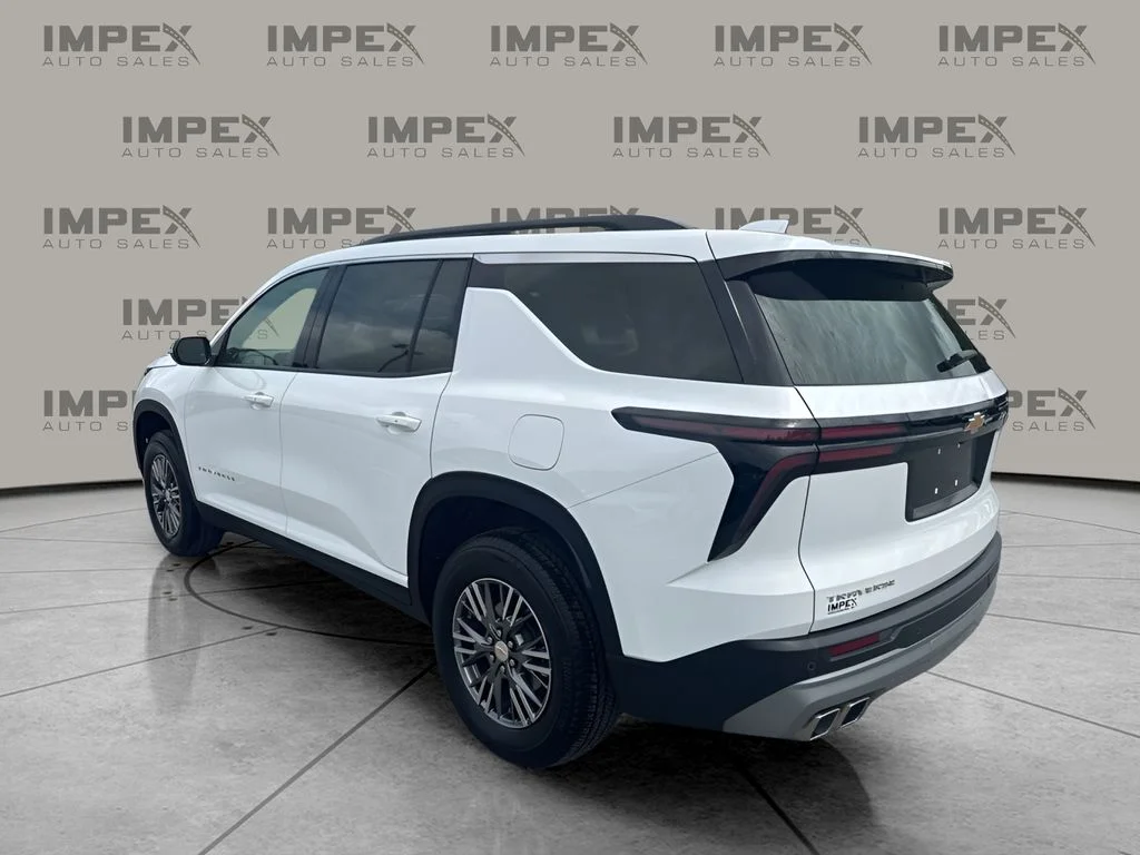 Used 2025 White Chevrolet LT image 3
