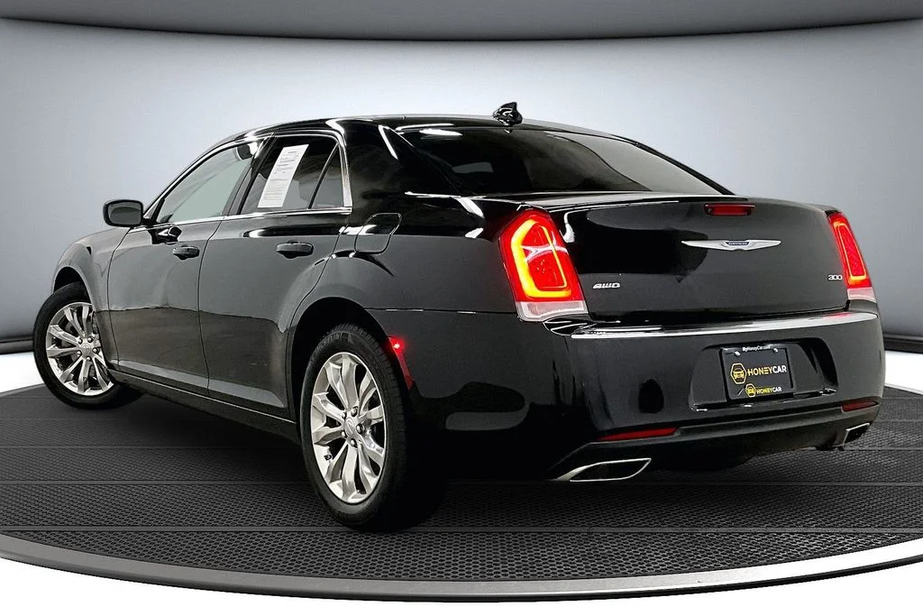 Used 2023 Black Chrysler Touring image 4