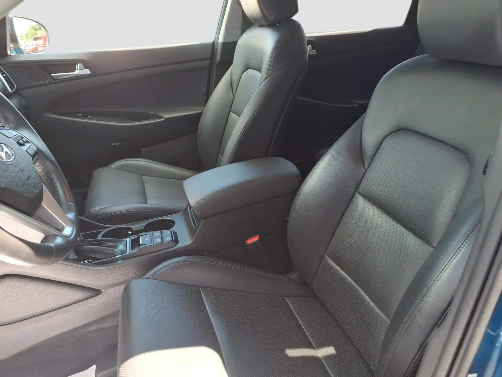 Used 2020 Aqua Blue R2u Hyundai Limited image 9