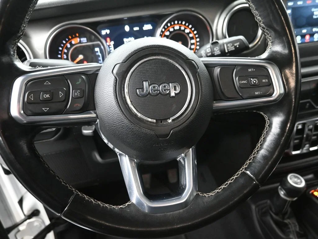 Used 2020 White Jeep Unlimited Sahara image 19