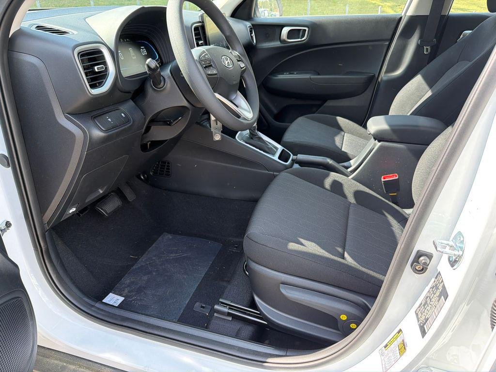 New 2026 White Hyundai SE image 9