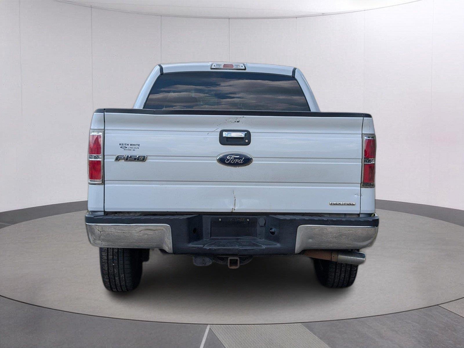 Used 2013 Oxford White/Ingot Silver Metallic Ford XLT image 4