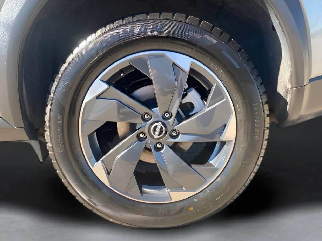 Used 2024 Gray Nissan SV image 32