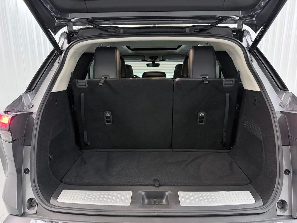 Certified Used 2023 Gray INFINITI LUXE image 38