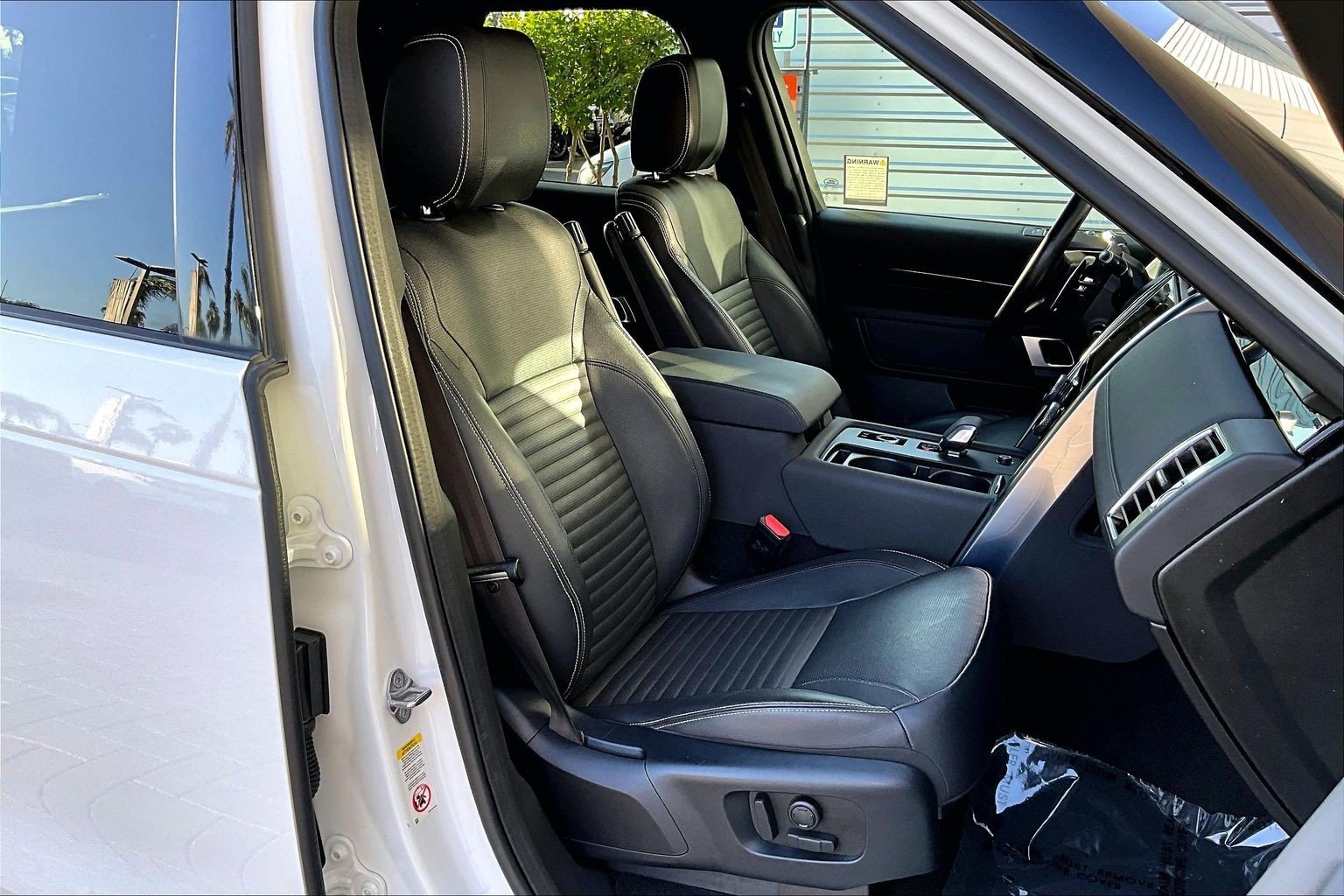 Used 2021 White Land Rover S image 7