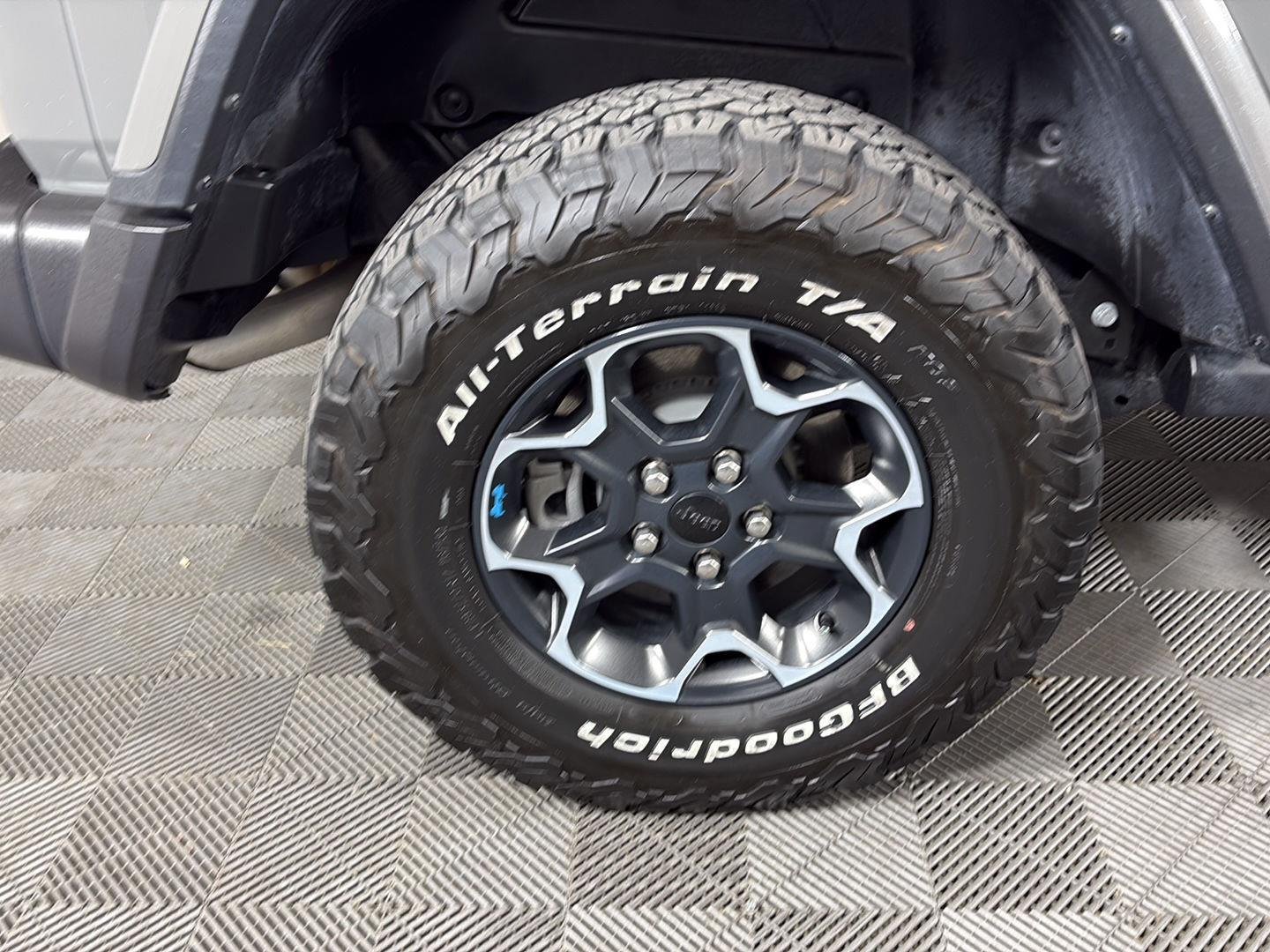 Used 2023 Sting-Gray Clearcoat Jeep Rubicon image 17