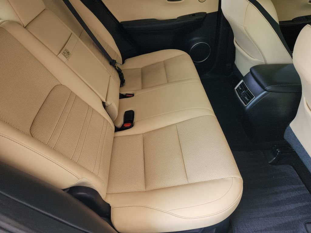 Used 2017 White Lexus 200t image 32