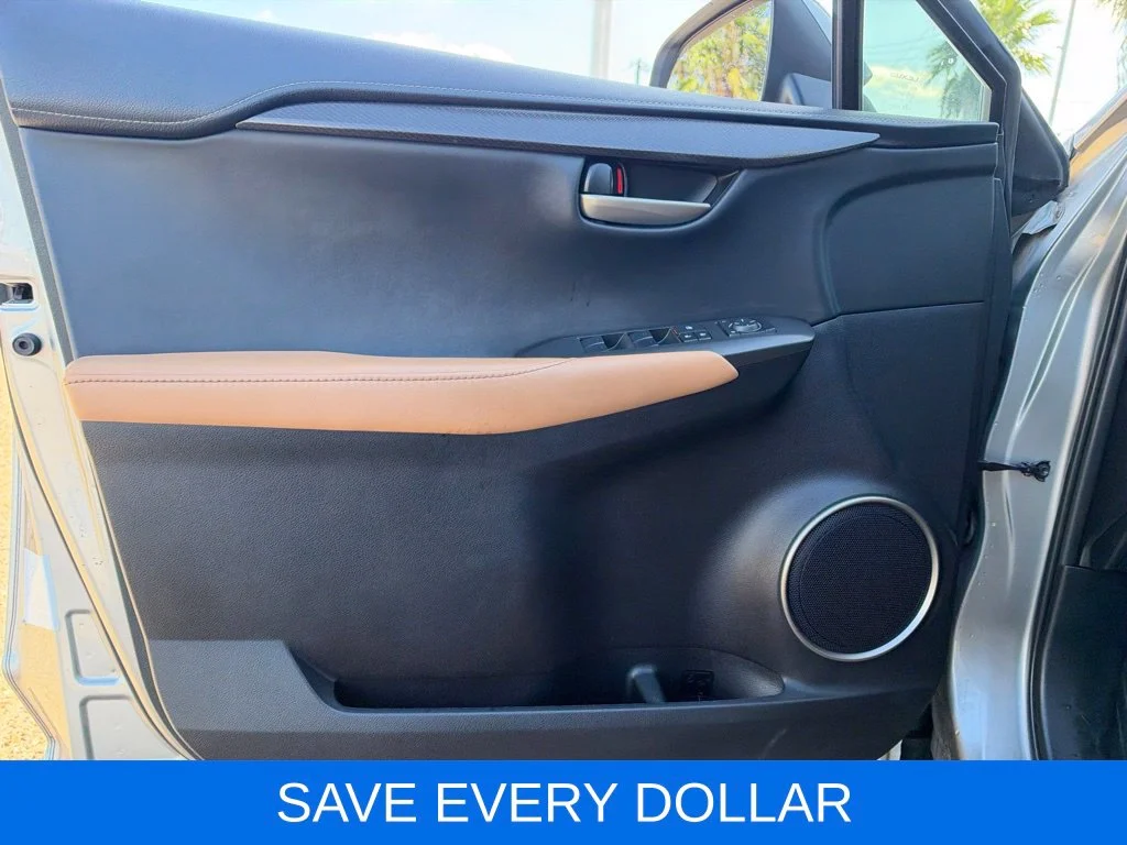 Used 2015  Lexus 200t image 6