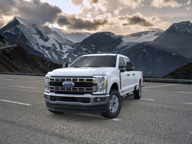 New 2026 Oxford White Ford XLT image 2