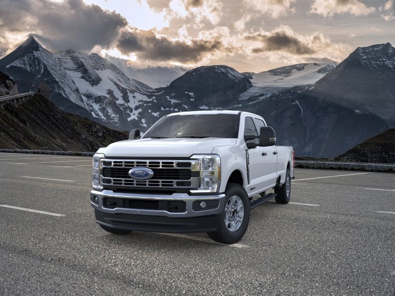 New 2026 Oxford White Ford XLT image 2