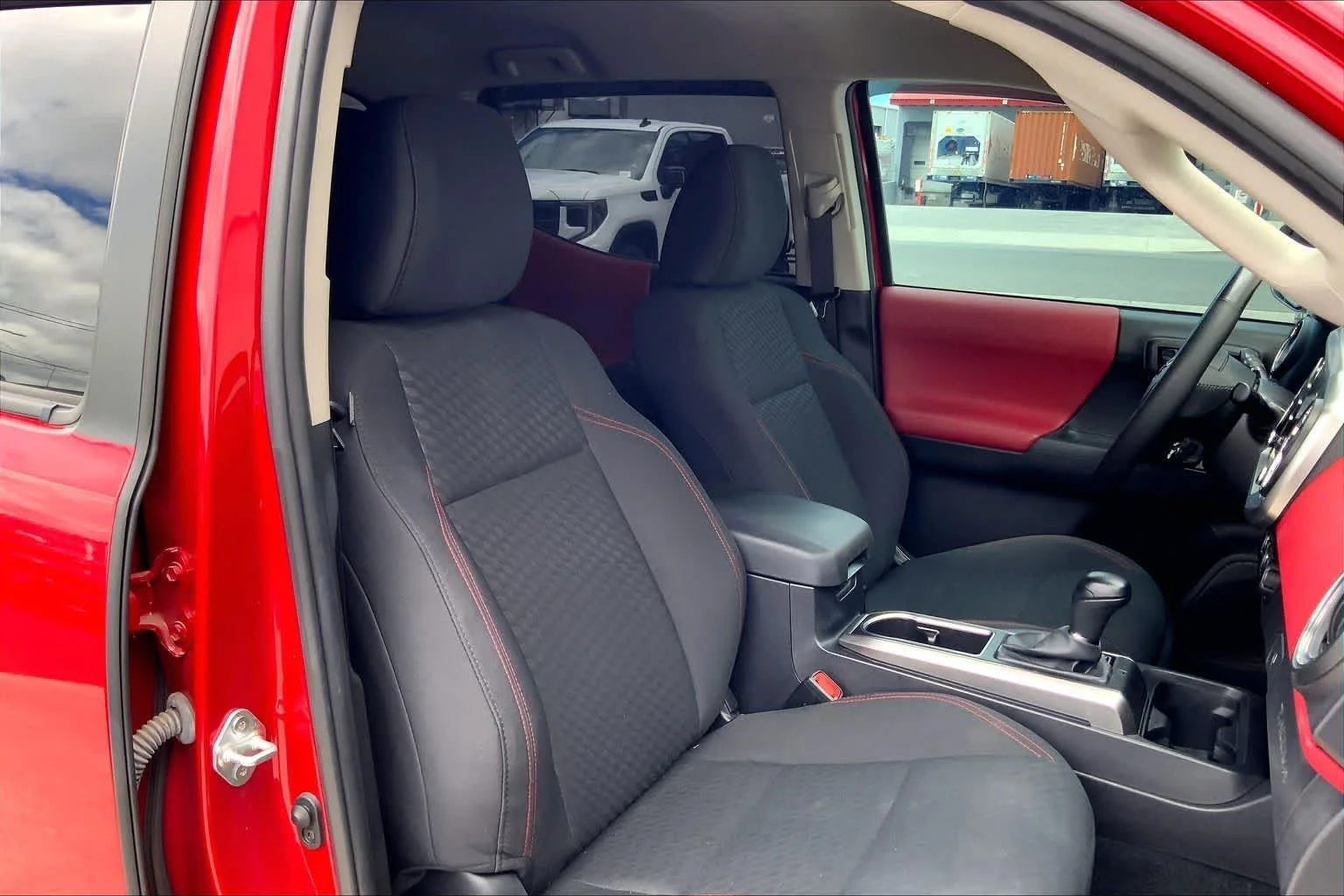 Used 2023  Toyota SR5 image 13