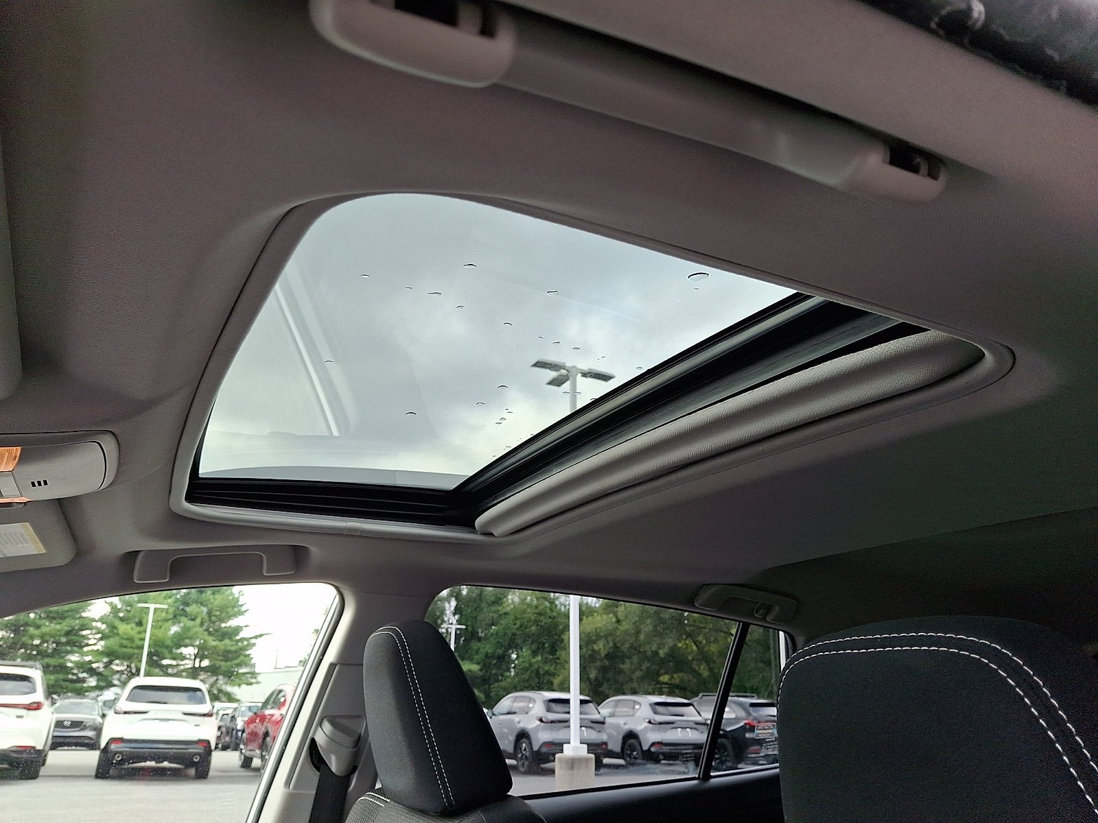 Used 2018 Super White Toyota XLE image 16