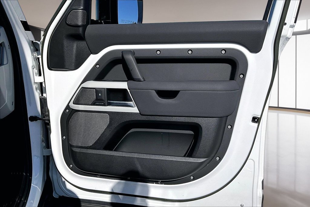Certified Used 2023 Fuji White Land Rover S image 26