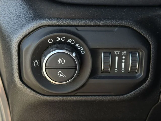 Used 2021 Gray Jeep Mojave image 33
