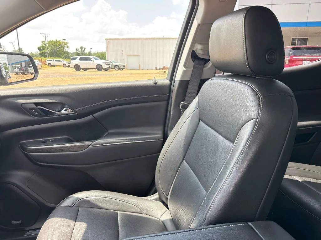 Used 2023 Black GMC SLT image 25