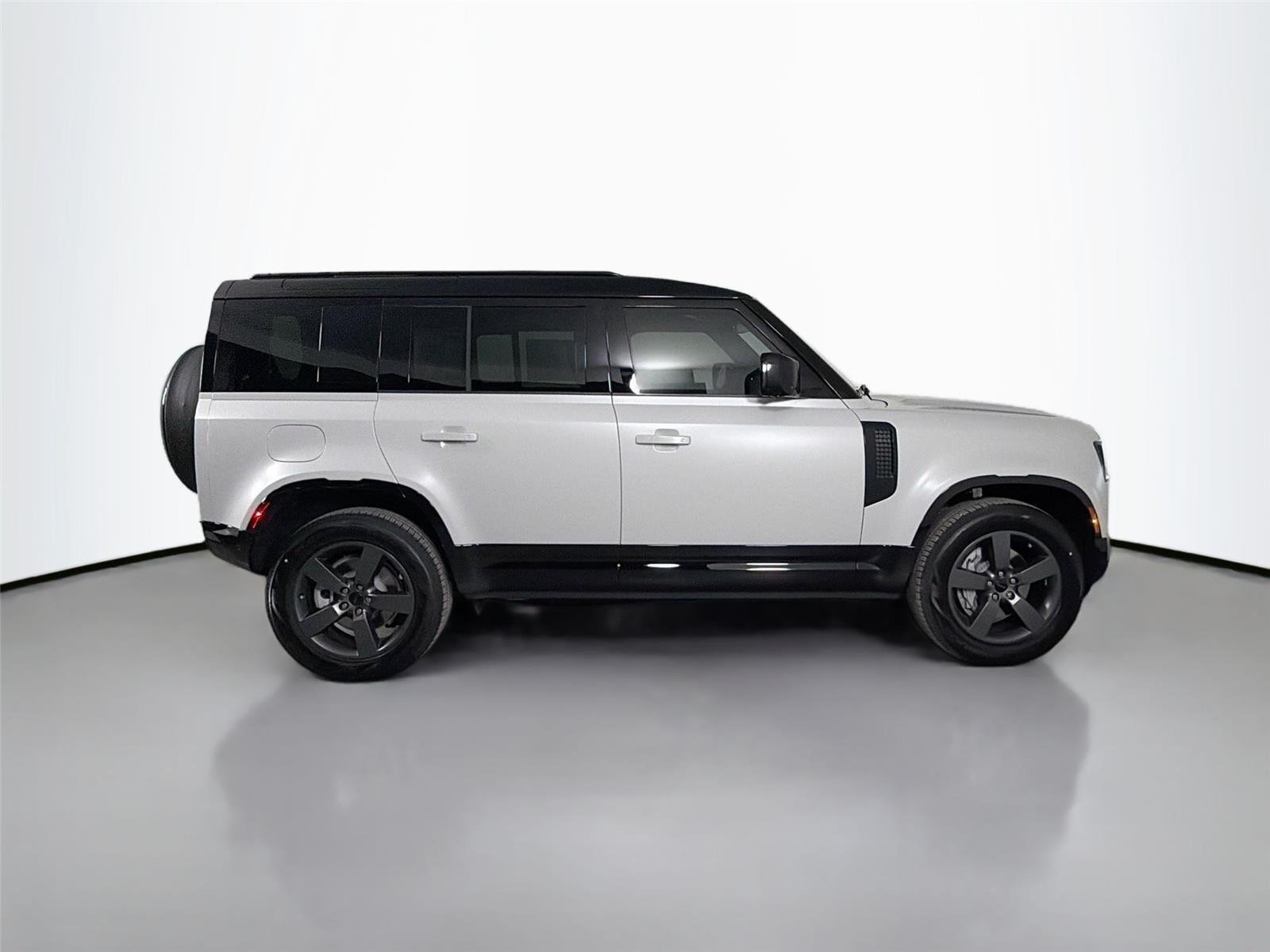 New 2026 Borasco Grey LAND ROVER X-Dynamic SE image 4