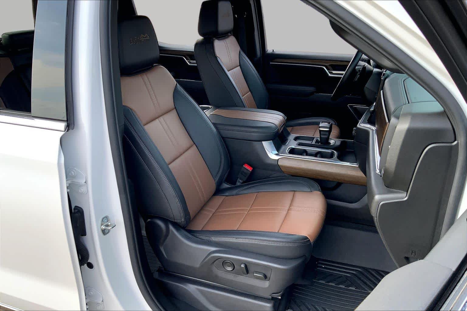 Used 2024 Iridescent Pearl Tricoat Chevrolet High Country image 9