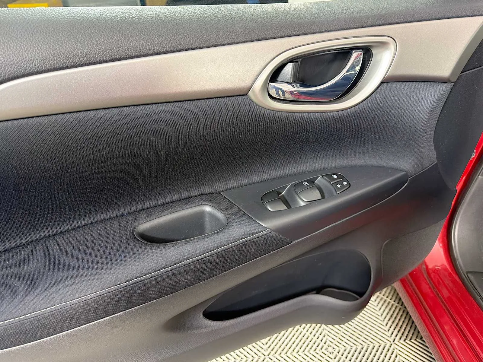 Used 2014 Red Brick Nissan S image 14