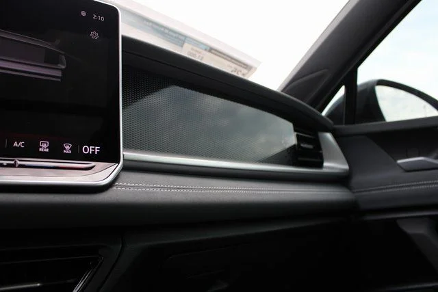 2025 Volkswagen Tiguan SE R-LINE BLACK - Photo 11
