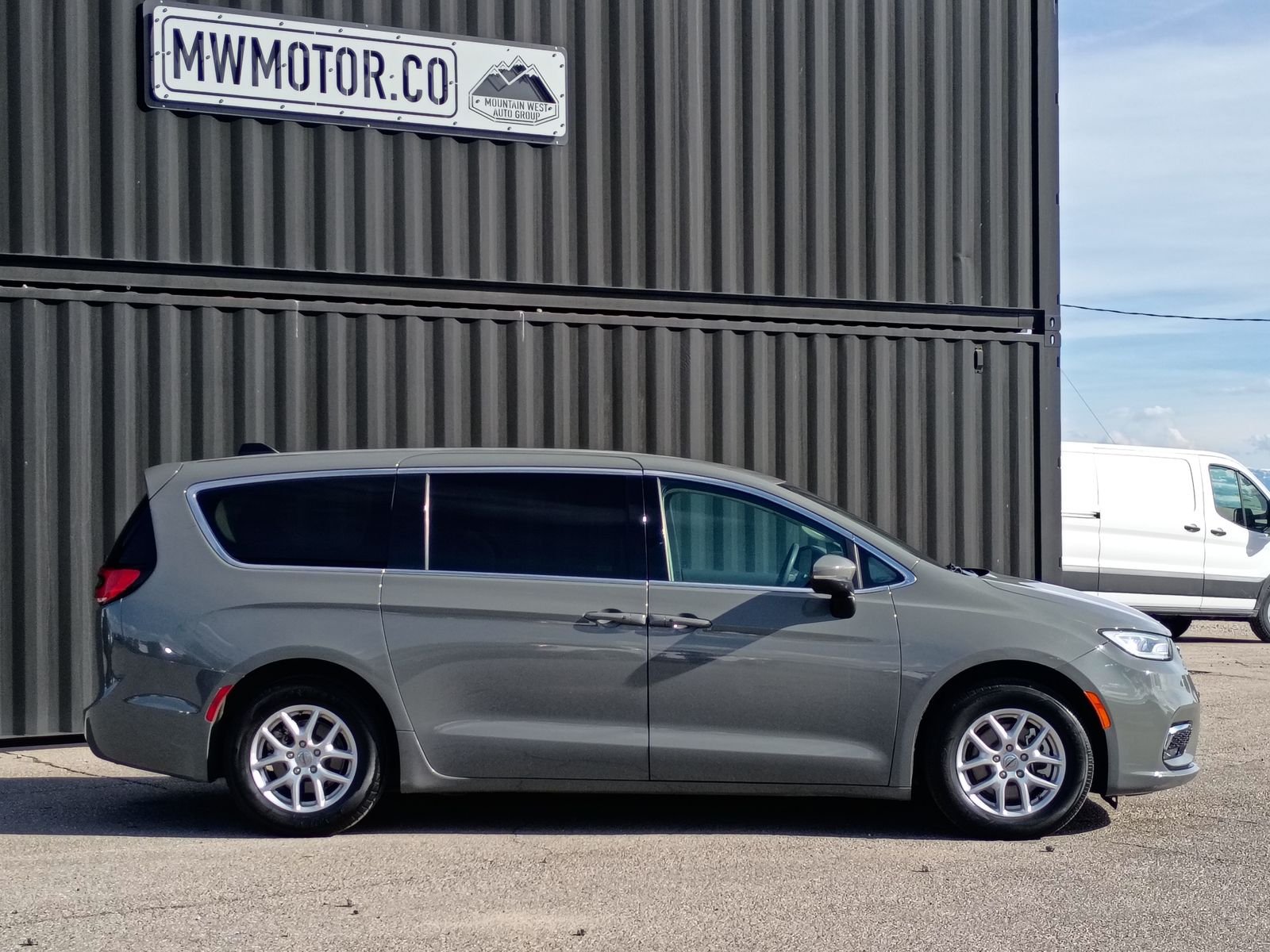 View vehicle photo 6