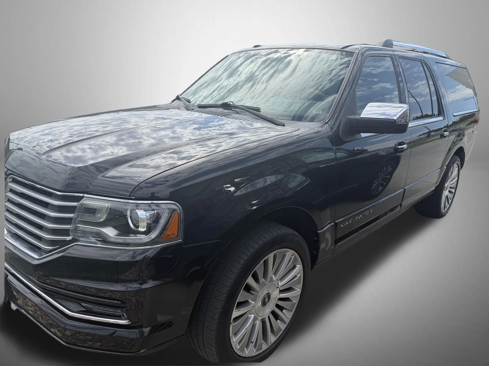 Used 2015 Black Lincoln Base image 2