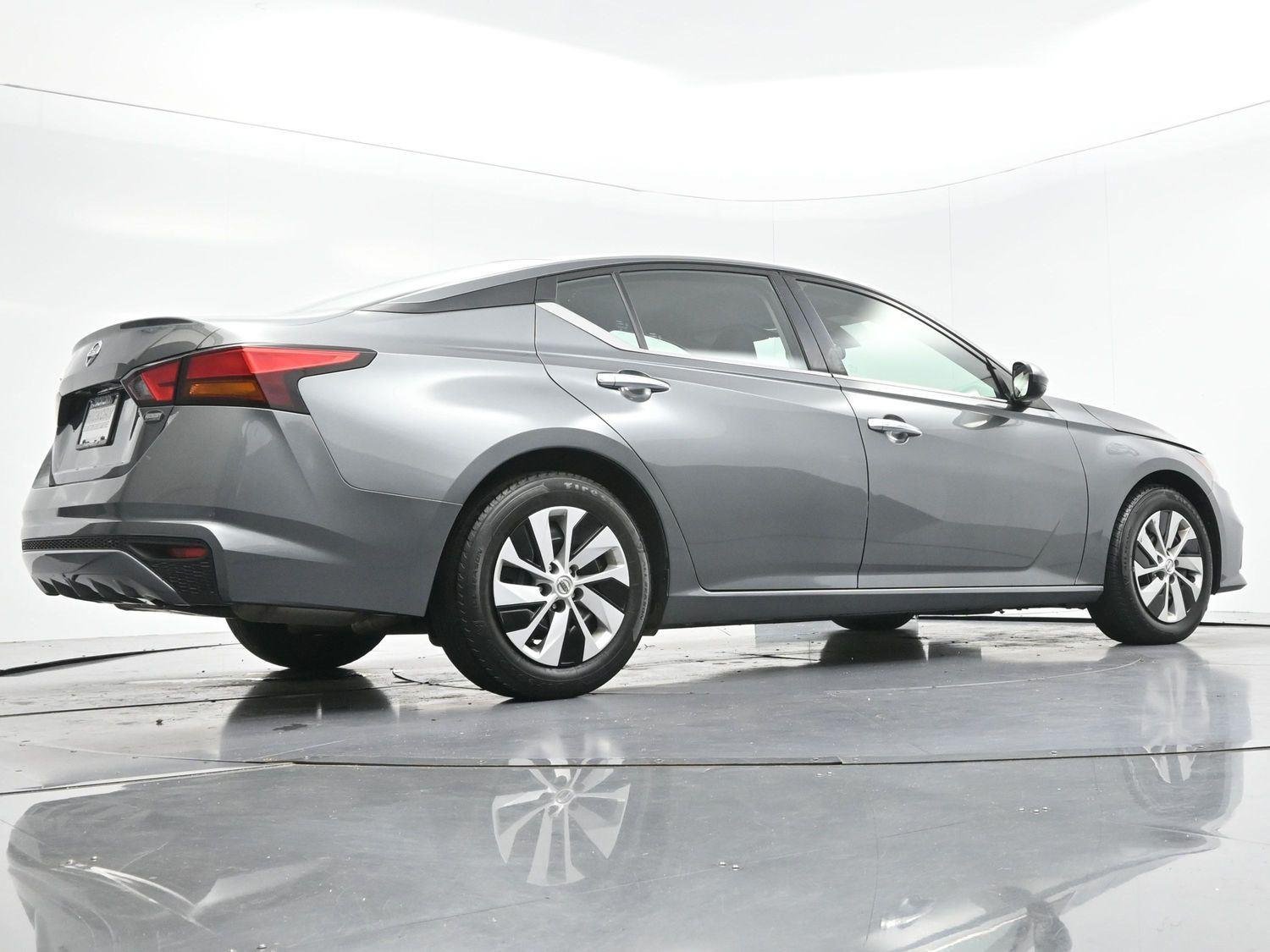 Used 2022 Gun Metallic Nissan 2.5 S image 46