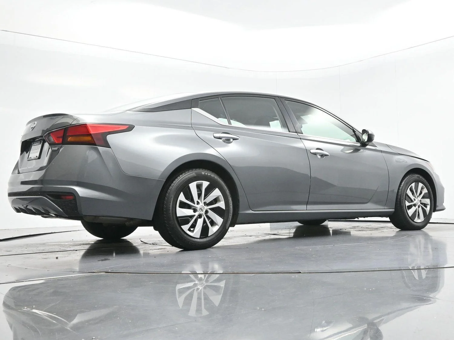 Used 2022 Gun Metallic Nissan 2.5 S image 46