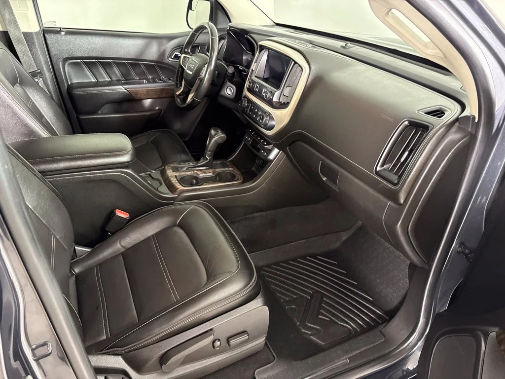 Used 2021 Green GMC Denali image 20