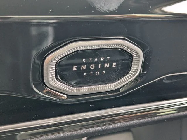 New 2026 Silver Zynith Exterior Paint Jeep Altitude image 27