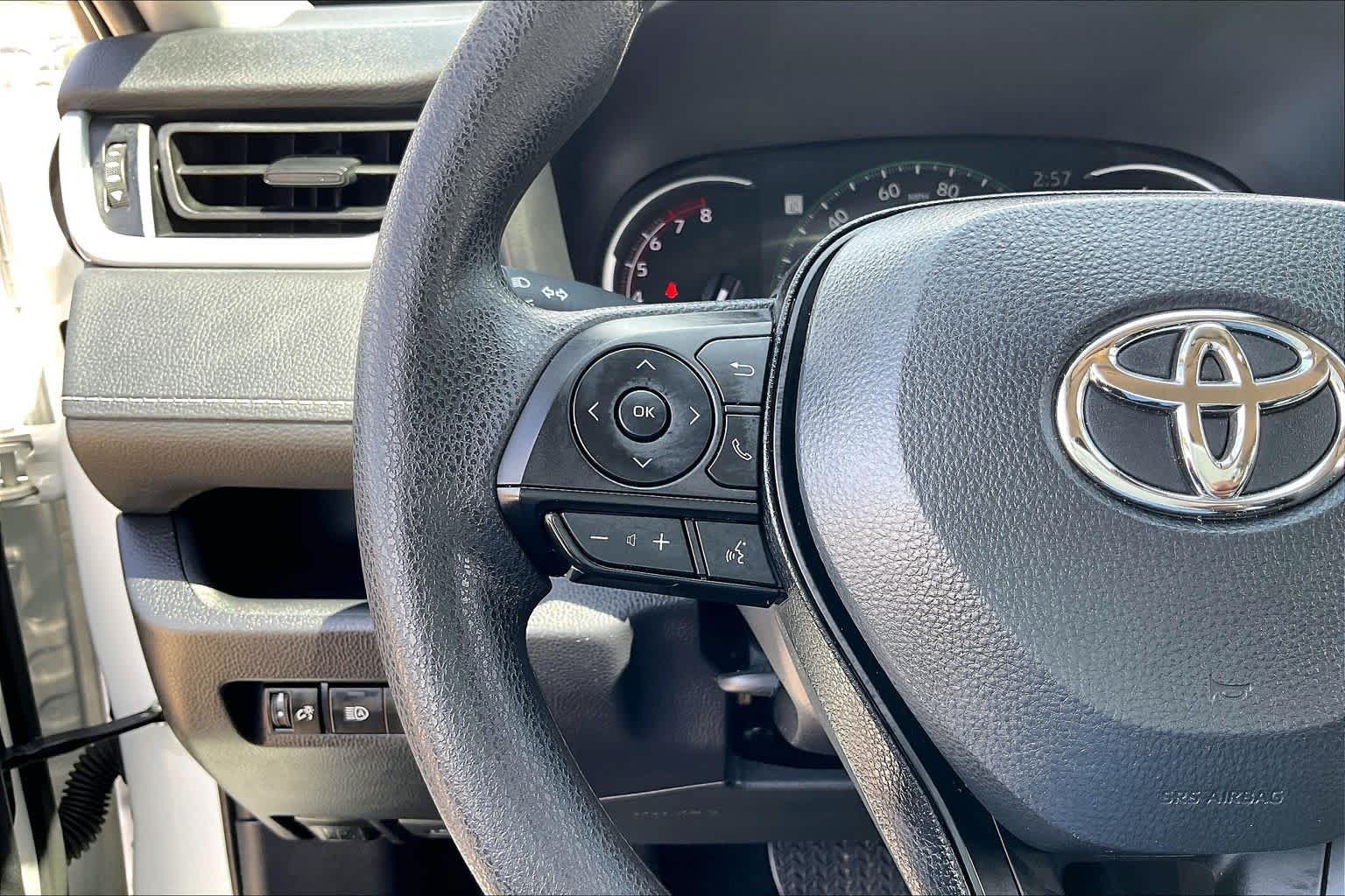 Used 2025 Ice Cap Toyota XLE image 24