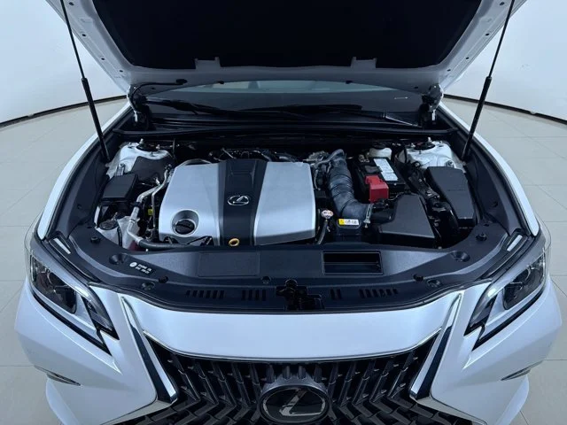 Used 2024 White Lexus ES 350 Luxury image 12