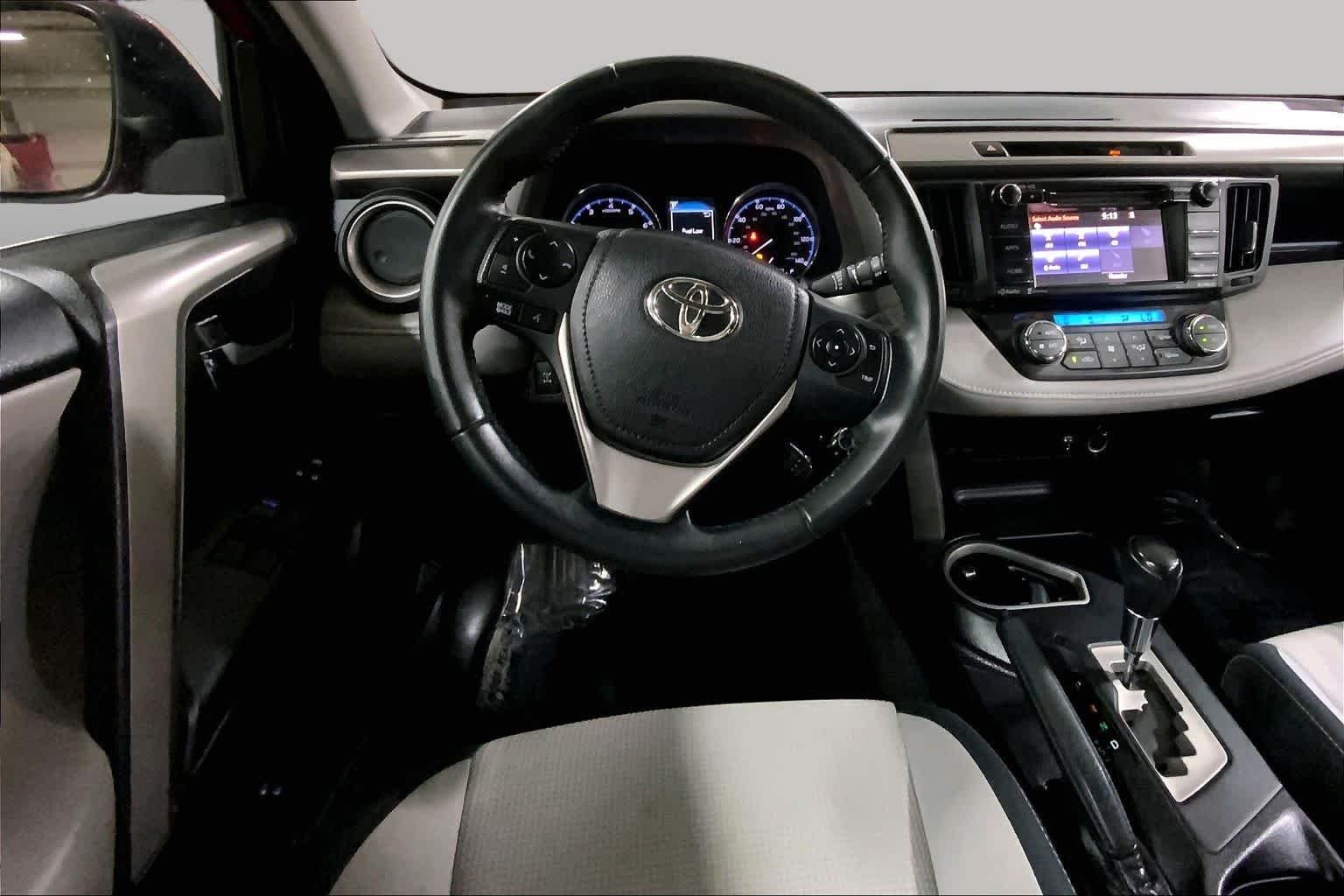 Used 2016 Barcelona Red Metallic Toyota XLE image 6