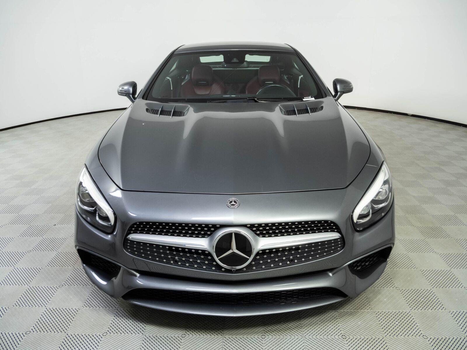 Used 2018 Selenite Grey Metallic Mercedes-Benz SL 550 image 31