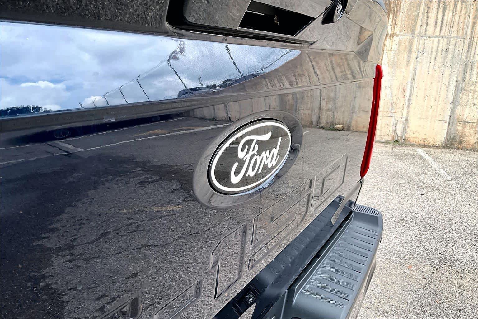 Certified Used 2025 Blue Ford XLT image 31