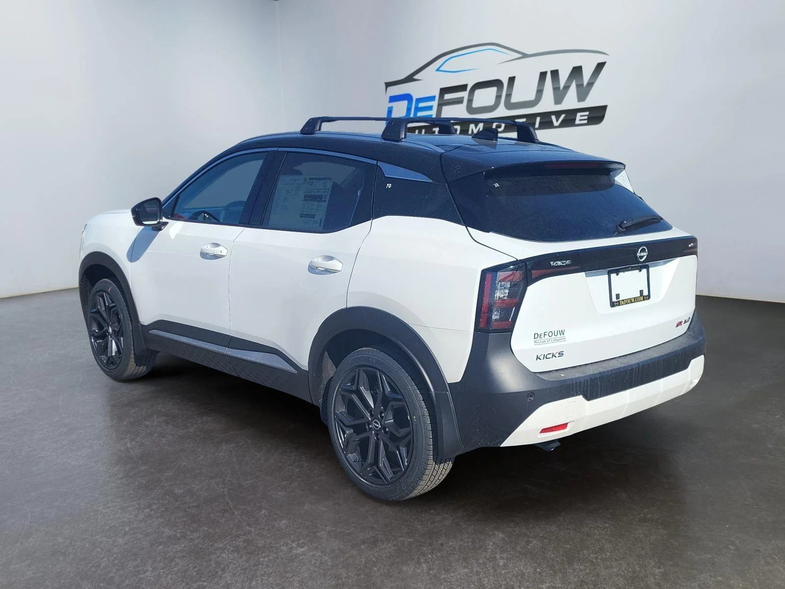 New 2026 Aspen White Tricoat/Super Black Nissan SR image 5