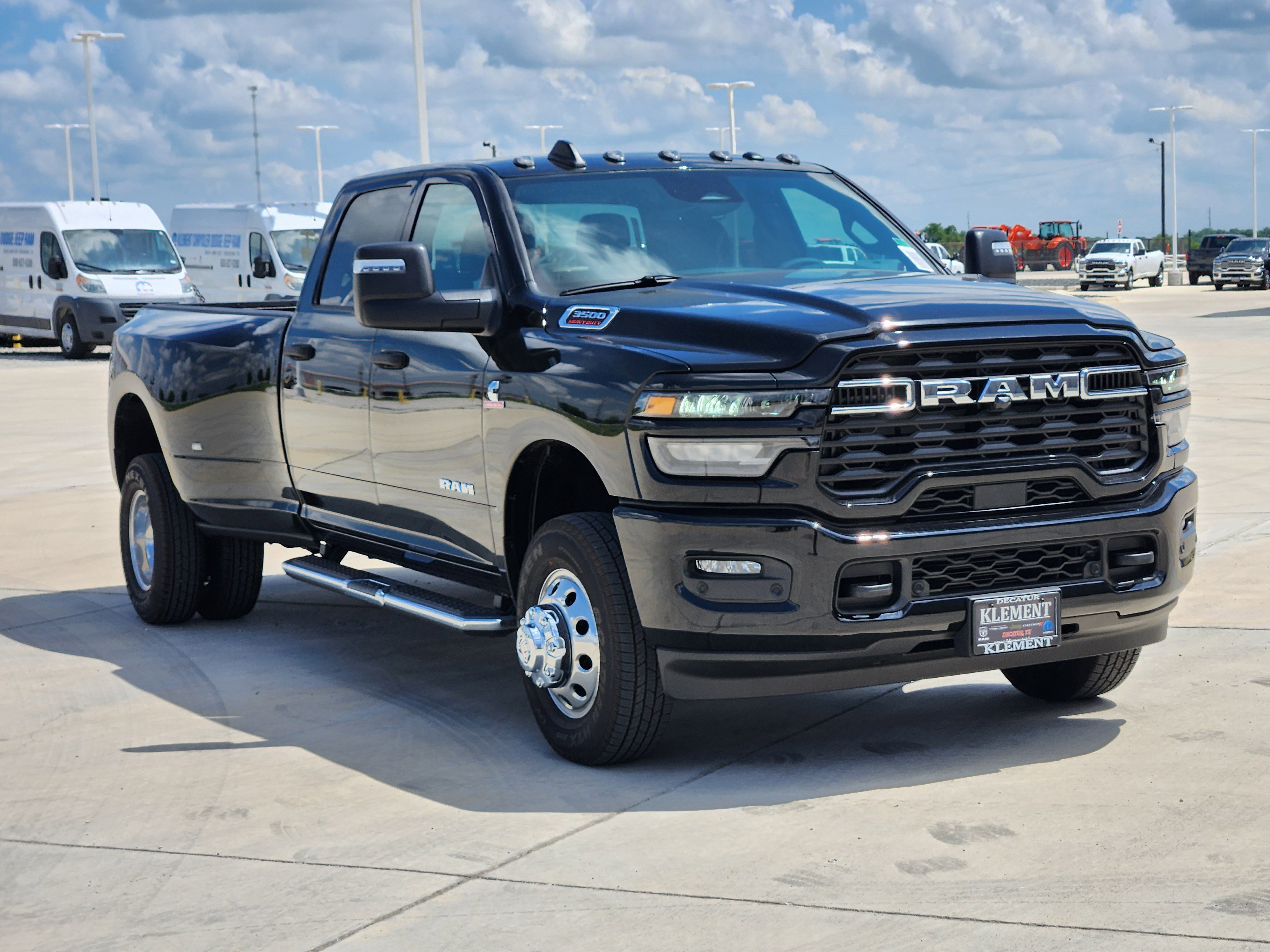 New 2026 Diamond Black Crystal Pearl-Coat Exterior Paint RAM Lone Star image 3