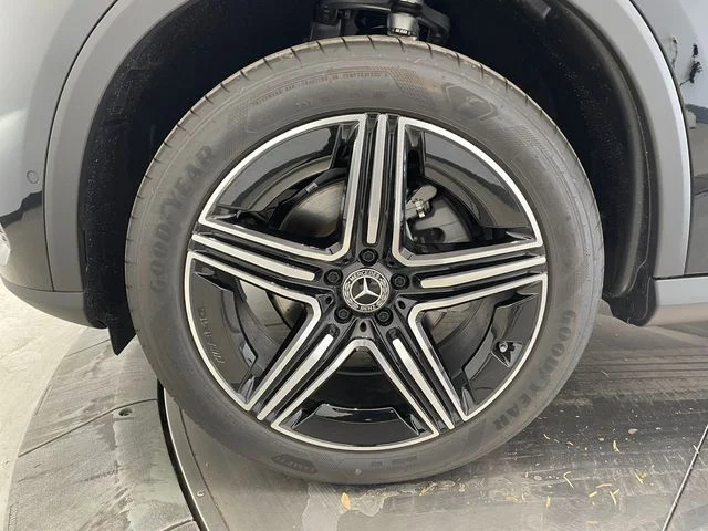 New 2027 Black Mercedes-Benz GLC 300 image 10