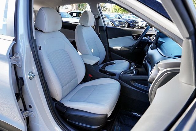 Used 2023 Silver Hyundai SEL image 11