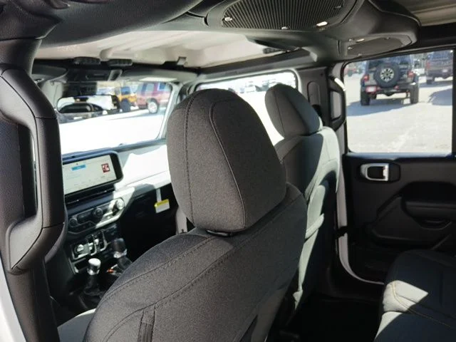 New 2026 Bright White Clear-Coat Exterior Paint Jeep Sport S image 18